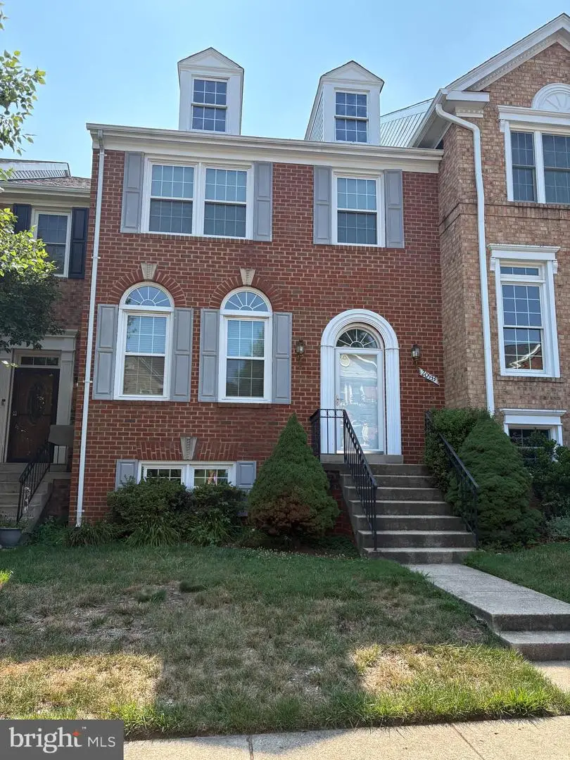 20933 Sandstone Sq, Sterling, VA 20165 - #1