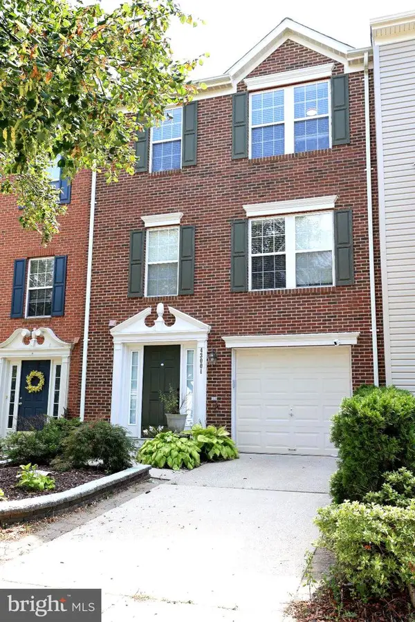 43001 Center St, CHANTILLY, VA 20152
