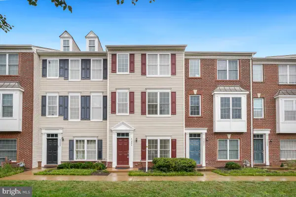 43084 Center St #4c, CHANTILLY, VA 20152