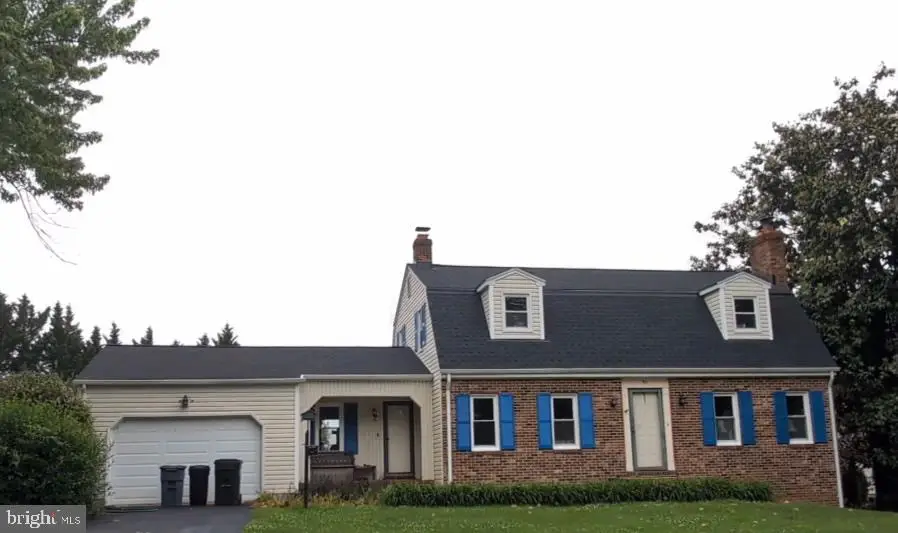 911 W Country Club Dr, Purcellville, VA 20132 - #1