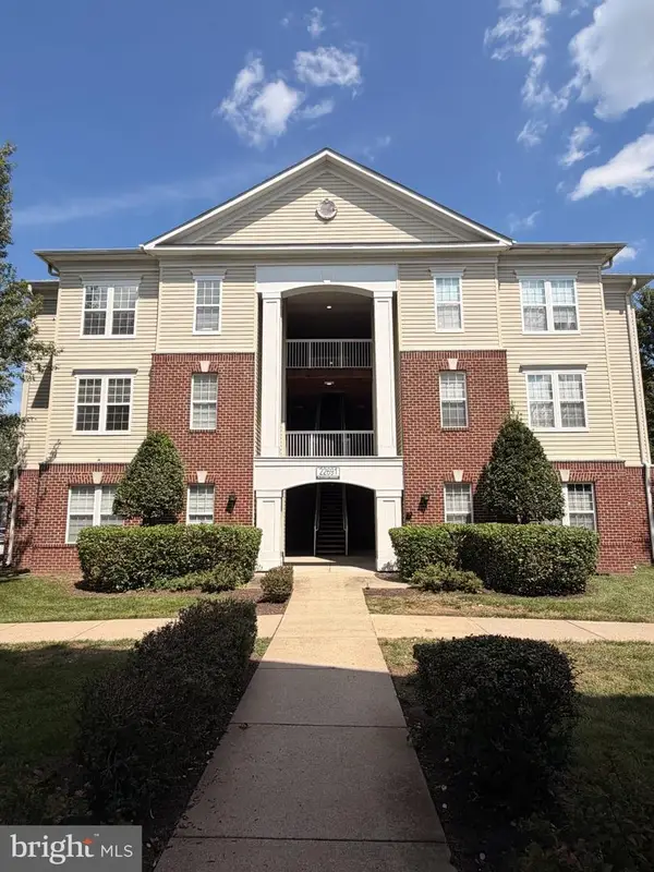 22691 Blue Elder Ter #202, BRAMBLETON, VA 20148