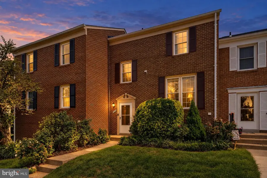 926 Sherwood Ct, Sterling, VA 20164 - #2