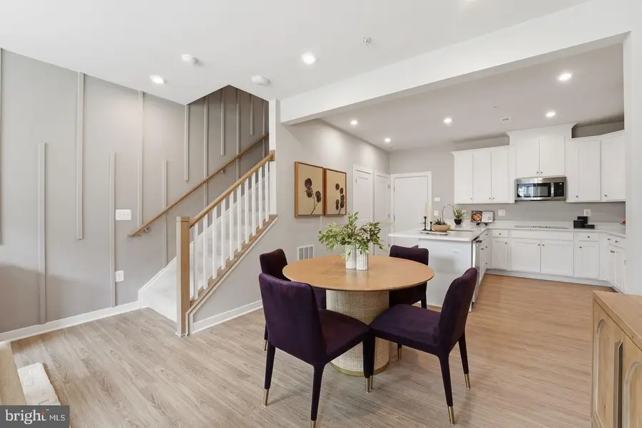 21126 Southbank St, Potomac Falls, VA 20165 - #3