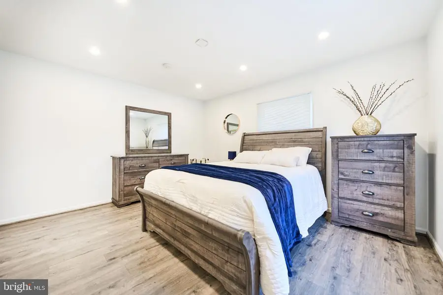 909 N Vernon St, Sterling, VA 20164 - #3
