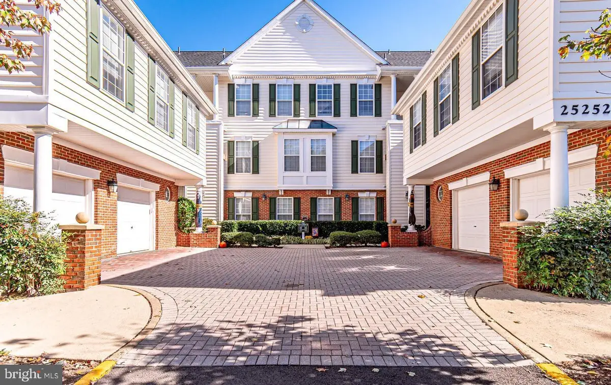 25252 Riffleford Sq #204, Chantilly, VA 20152 - #1