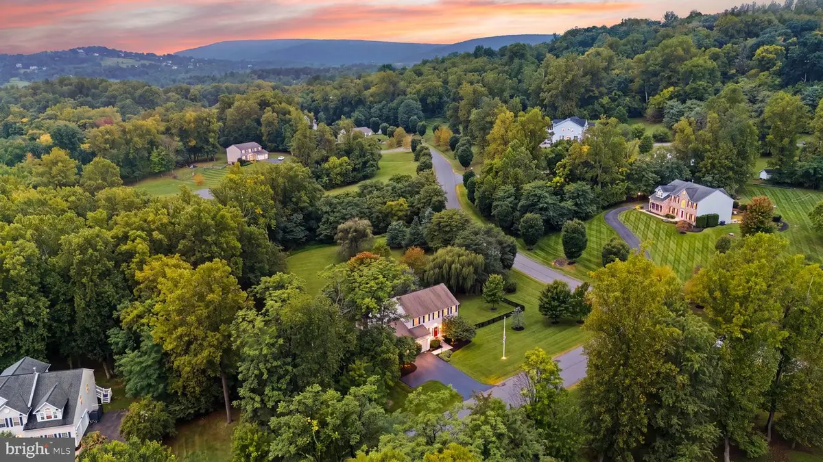 35499 Broken Arrow Rd, Round Hill, VA 20141 - #1