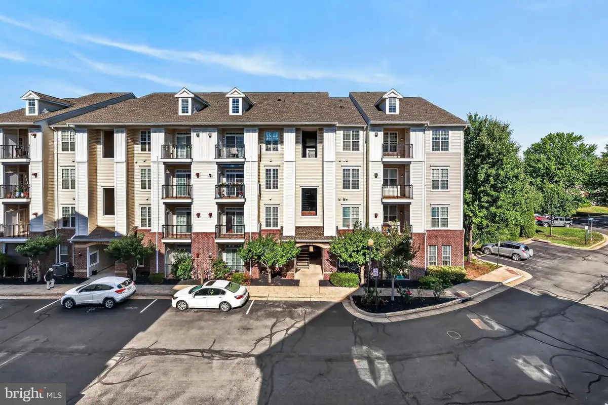 21191 Mcfadden Sq #305, Sterling, VA 20165 - #1