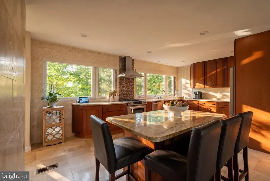14 Wiltshire Ct E, Sterling, VA 20165 - #3