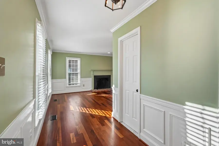 6 Bentley Dr, Sterling, VA 20165 - #3