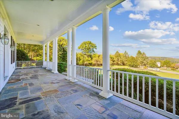 18077 Clendenning Cir, ROUND HILL, VA 20141