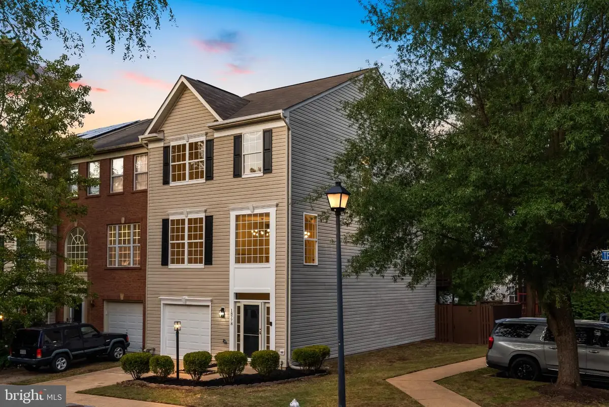 18778 Trident Sq, Leesburg, VA 20176 - #1