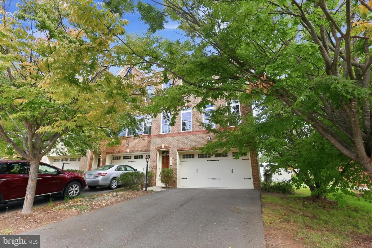 24958 Ashgarten Dr, Chantilly, VA 20152 - #1