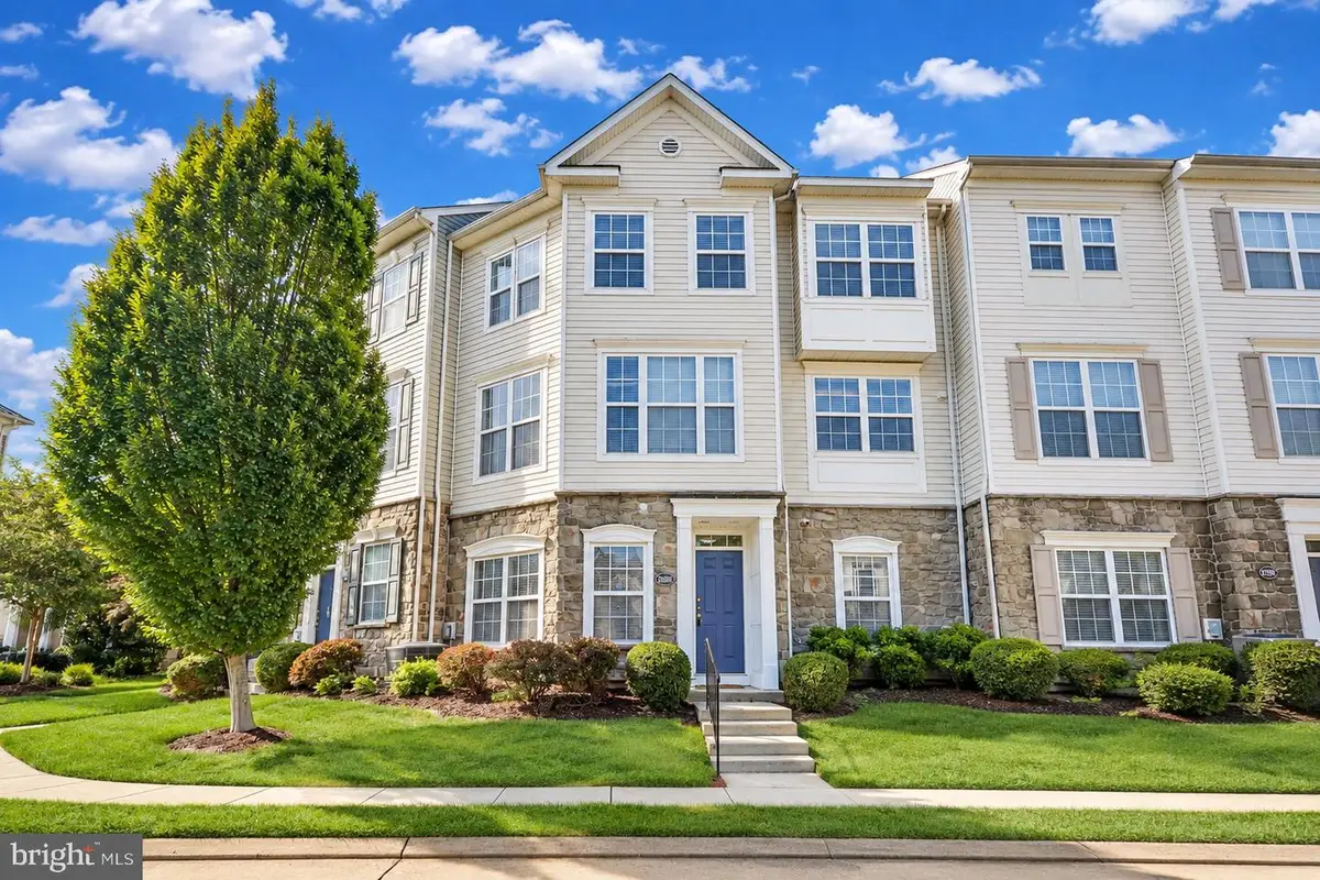 21800 Dragons Green Sq, Ashburn, VA 20147 - #1