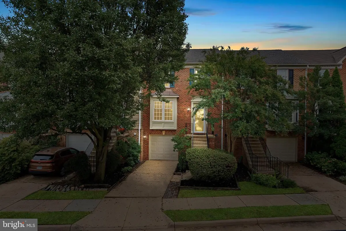 43445 Livery Sq, Ashburn, VA 20147 - #1