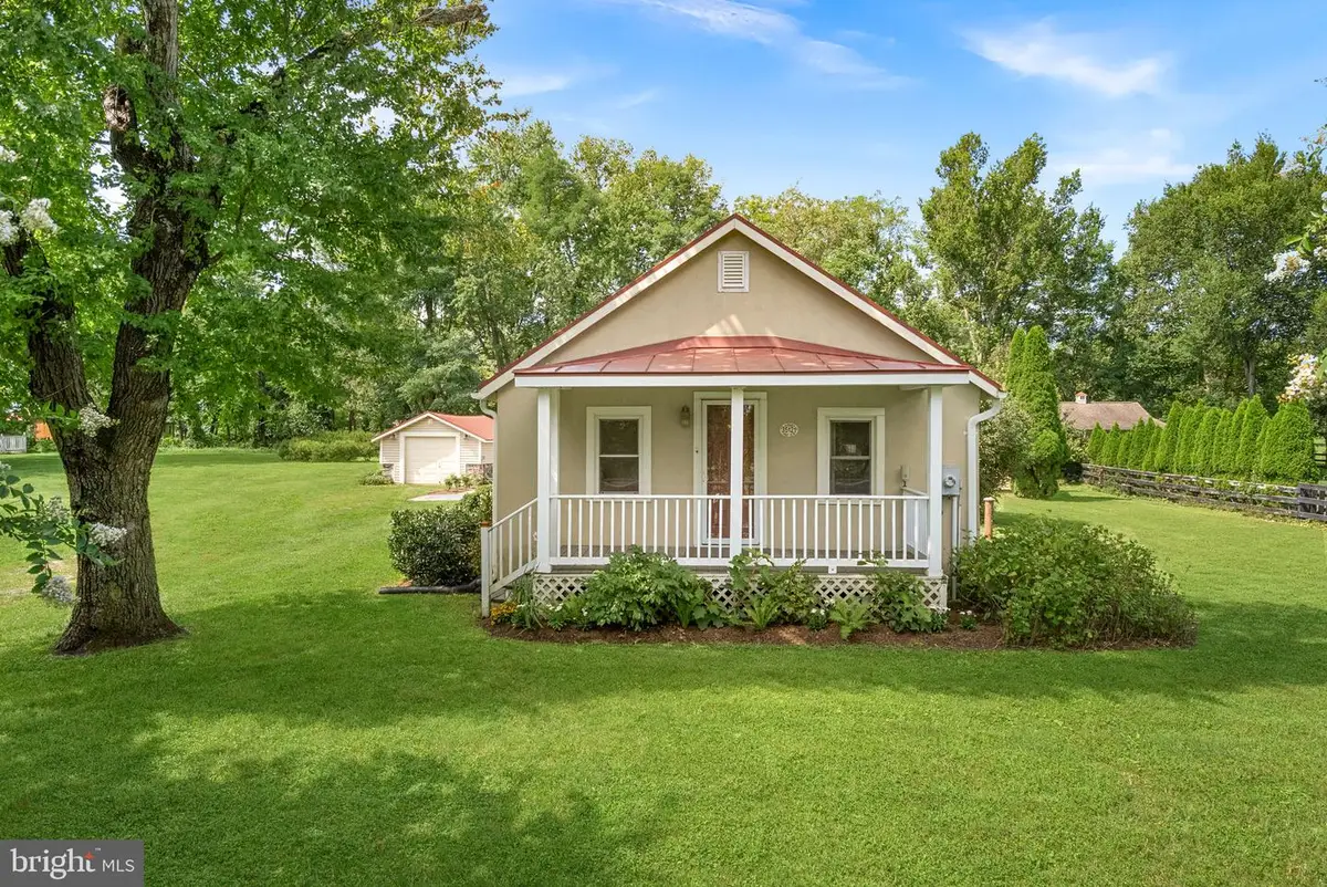 35121 Bloomfield Rd, Round Hill, VA 20141 - #1