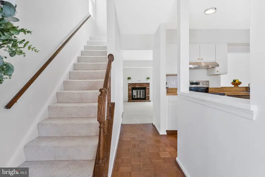 218 Saint Johns Sq, Sterling, VA 20164 - #3