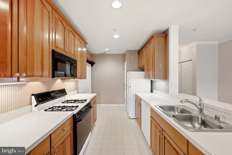 43134 Watercrest Sq #102, Chantilly, VA 20152 - #3