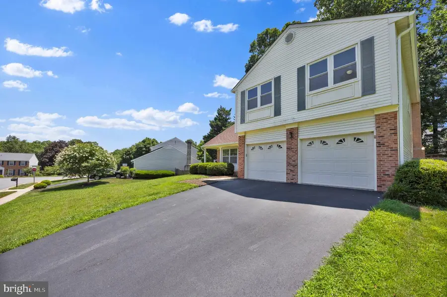 203 Markwood Dr, Sterling, VA 20165 - #2