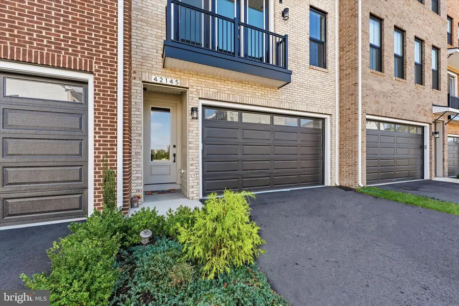 42145 Shining Star Sq, Brambleton, VA 20148 - #3
