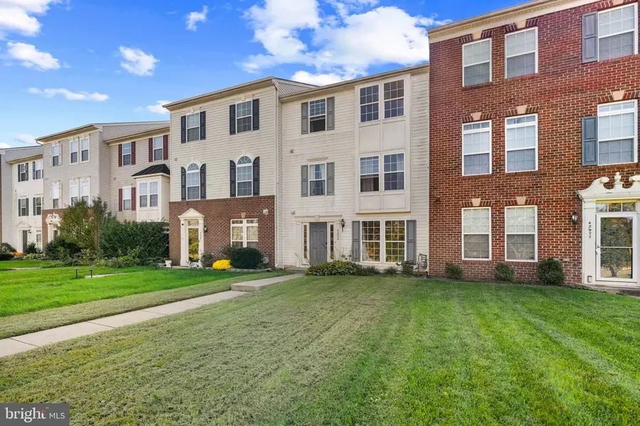 42979 Edgewater St, Chantilly, VA 20152 - #2