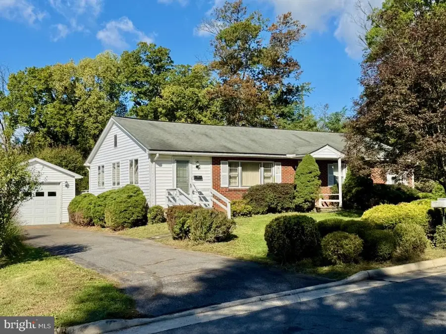 211 N 33 St, Purcellville, VA 20132 - #3