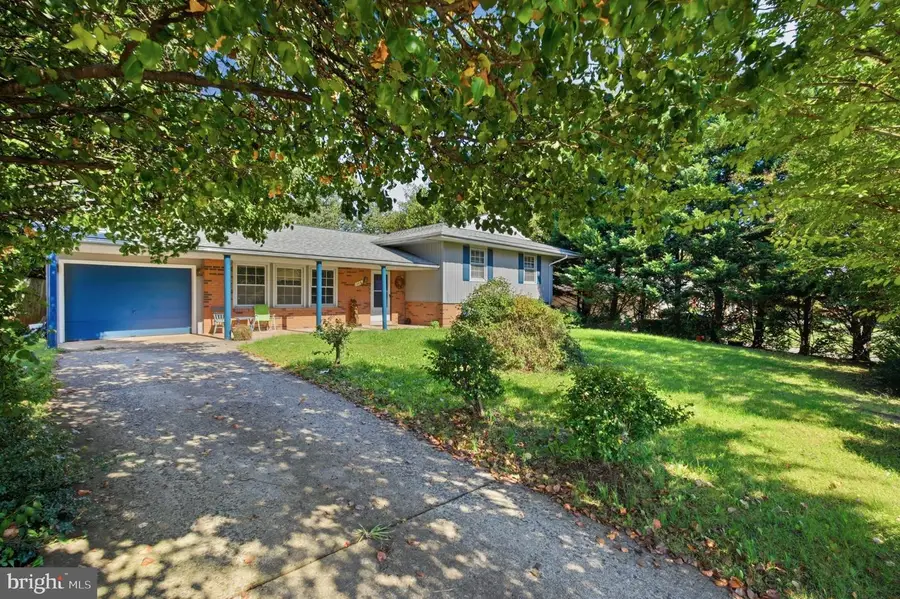 206 E Brunswick St, Sterling, VA 20164 - #2