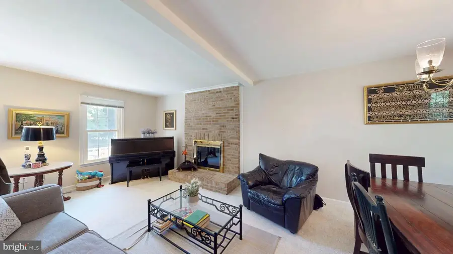 10603 Oxford Ct, Great Falls, VA 22066 - #2