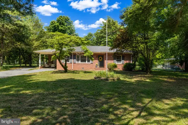 610 Beach Rd, WHITE STONE, VA 22578