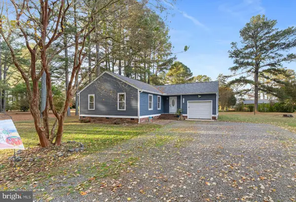 387 N Shore Cir, NORTH, VA 23128