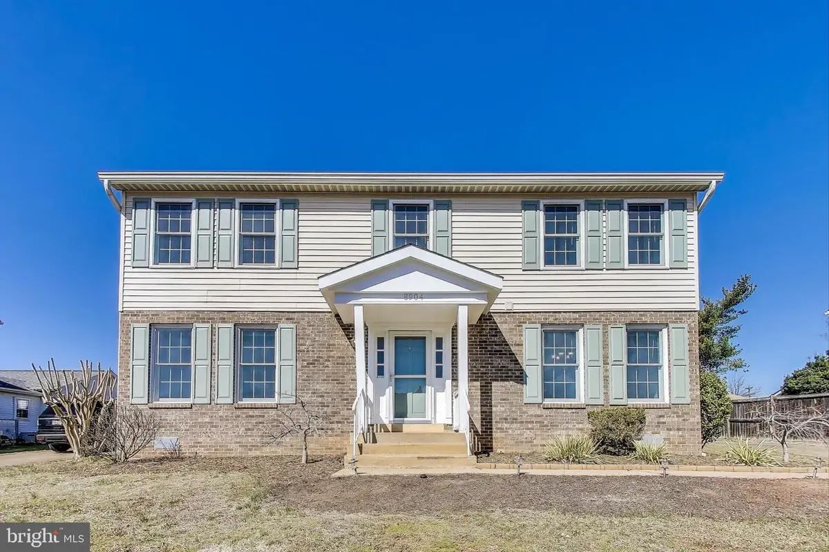 8904 Sweetbriar St, Manassas, VA 20110 - #1