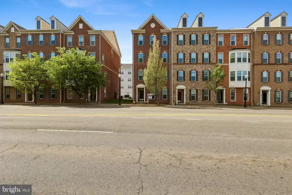 9581 Center St, MANASSAS, VA 20110