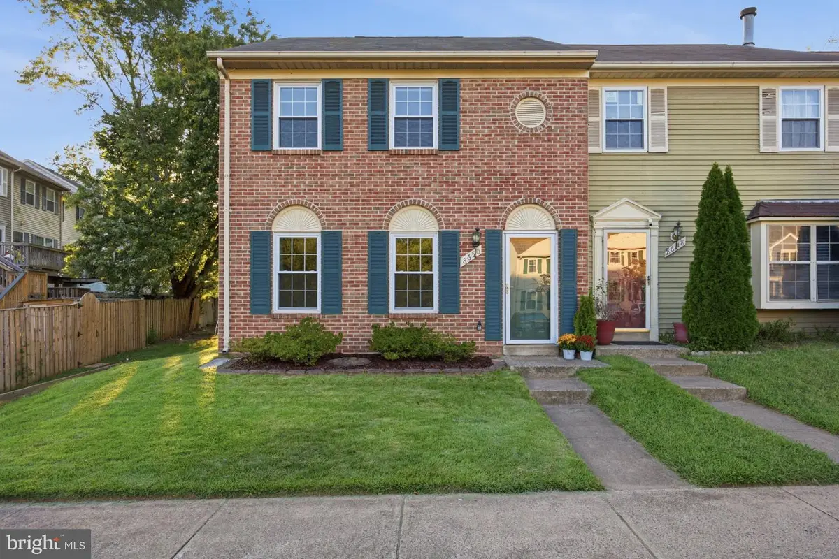8650 Point Of Woods Dr, Manassas, VA 20110 - #1