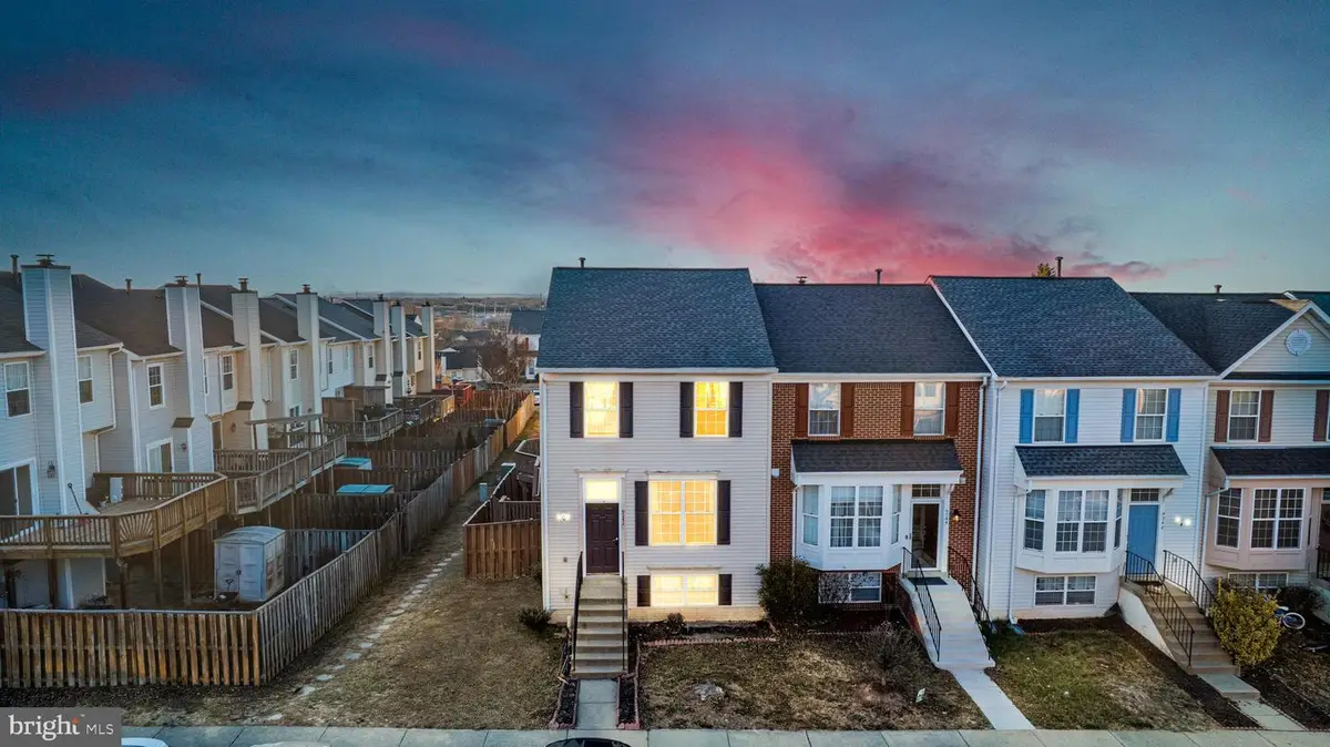 9242 Jessica Dr, Manassas Park, VA 20111 - Image #1