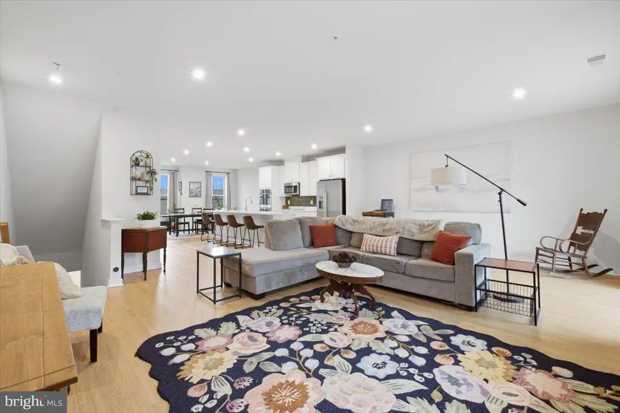 715-b Thomas Ln, Manassas Park, VA 20111 - #3