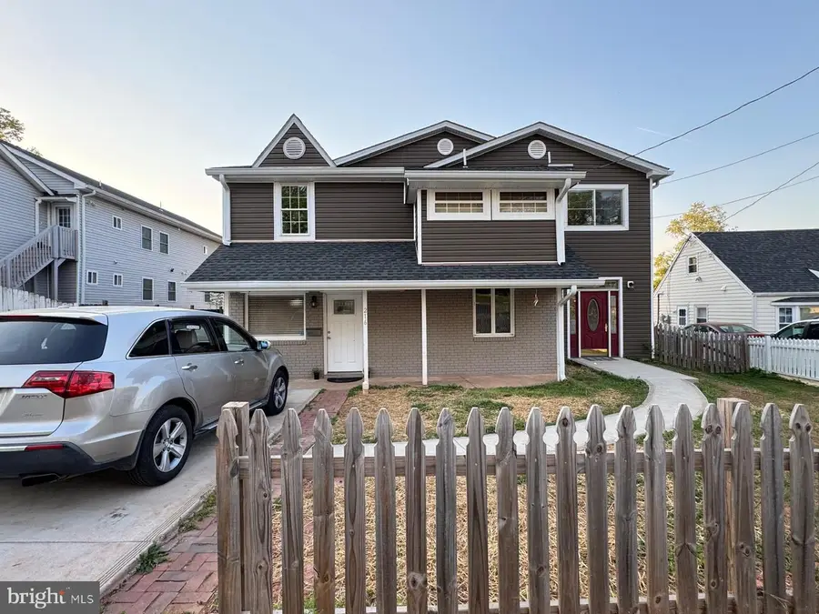 216 Colfax Ct, Manassas Park, VA 20111 - #2