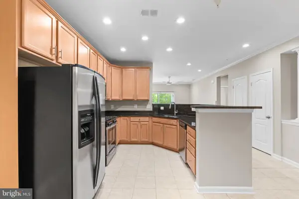 9724 Holmes Pl #unit 302, MANASSAS PARK, VA 20111