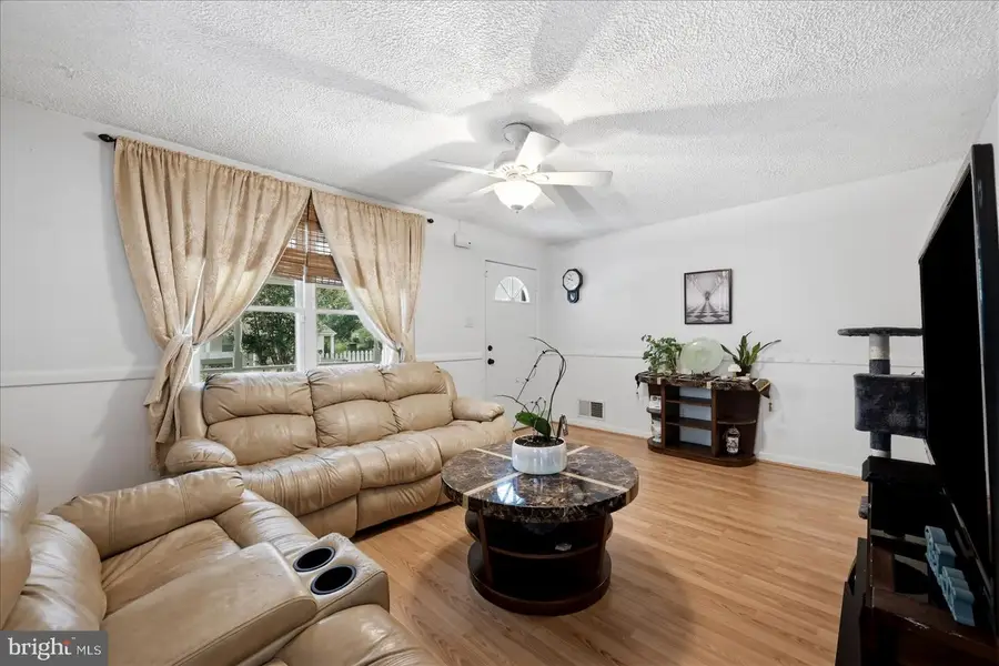 104 Lambert Dr, Manassas Park, VA 20111 - #3