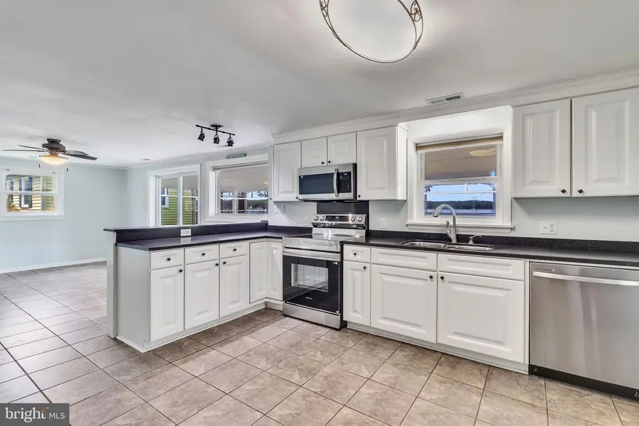 1131 Point Anne Dr, Hartfield, VA 23071 - #3