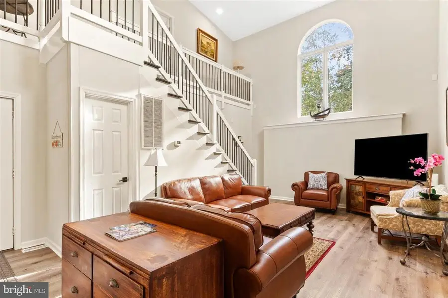 517 W Riverside Dr, Lanexa, VA 23089 - Image #2