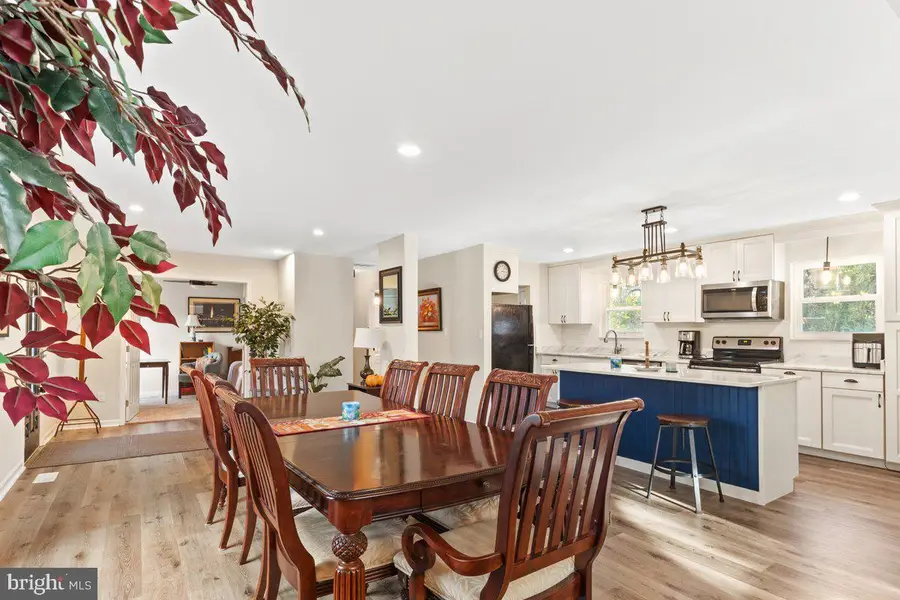 517 W Riverside Dr, Lanexa, VA 23089 - Image #3