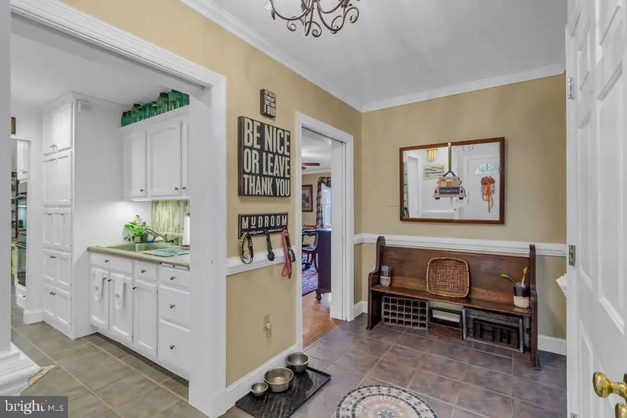 405 Courtney Ln, Callao, VA 22435 - Image #3