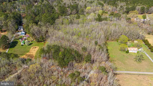 17 Pine Reach Dr, KILMARNOCK, VA 22482