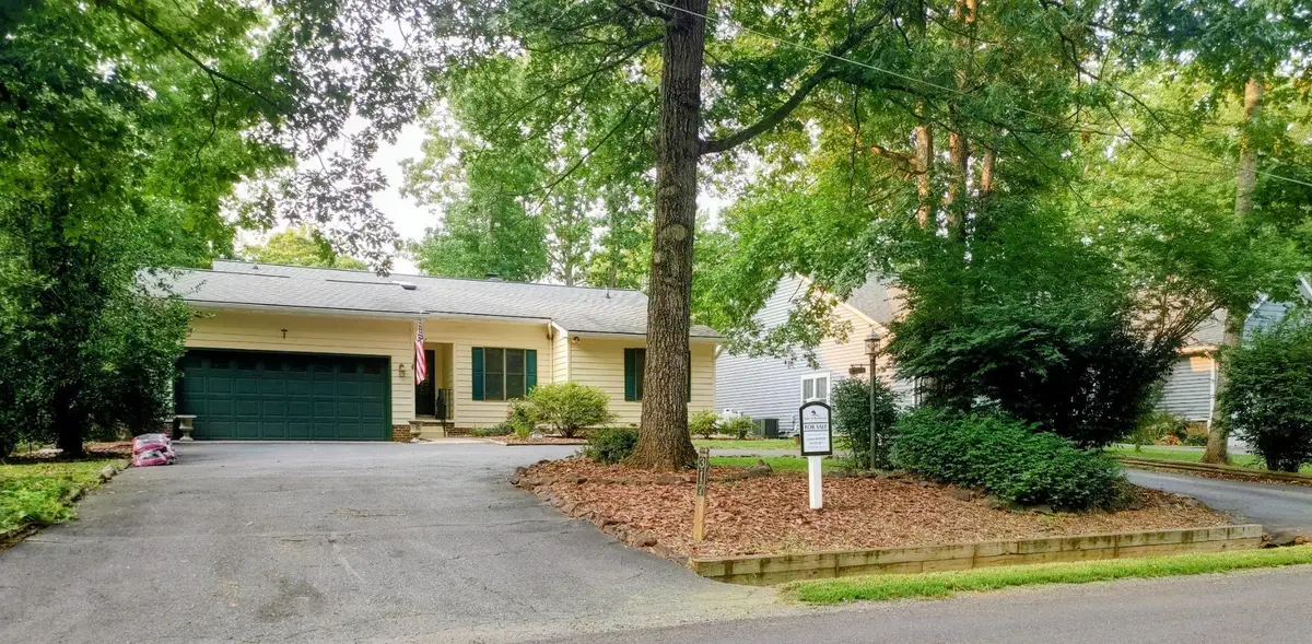 102 Fairway Dr, Locust Grove, VA 22508 - #1