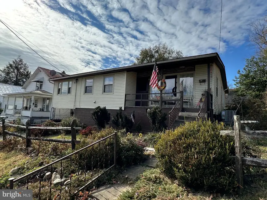 125 N Lee St, Luray, VA 22835 - Image #2