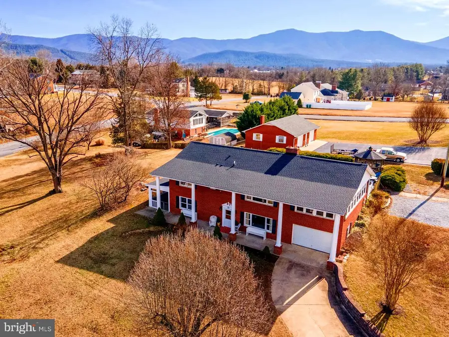 15 Painter St, Luray, VA 22835 - #2