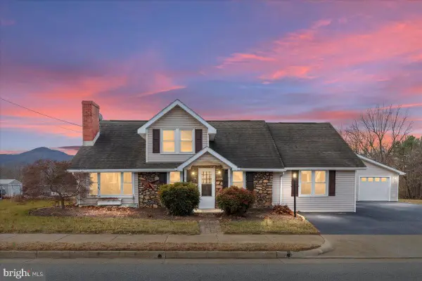 961 W Main St, STANLEY, VA 22851