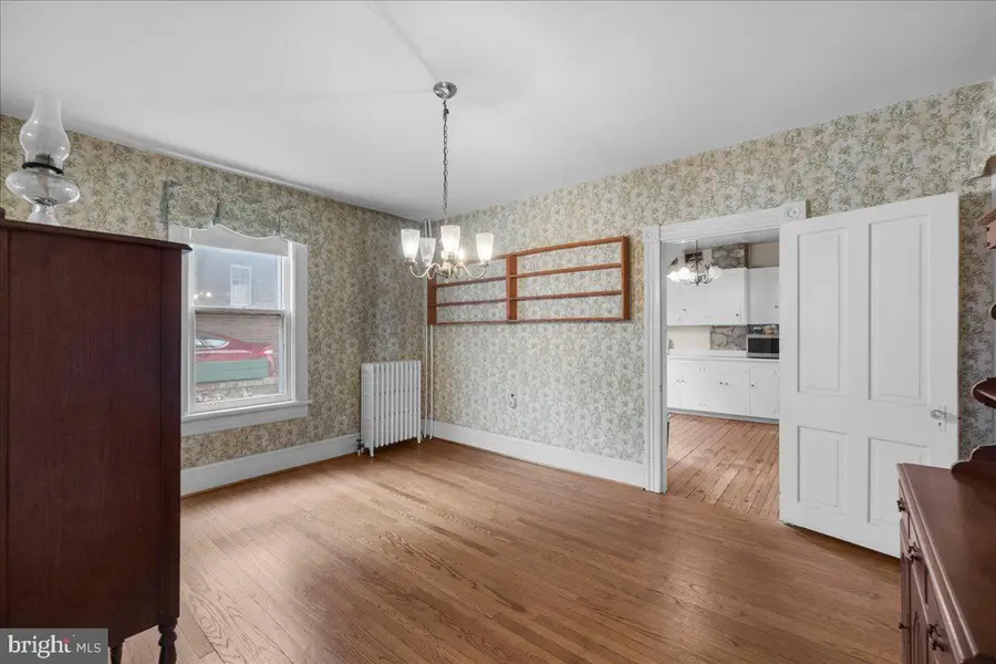 40 Cave St, Luray, VA 22835 - #2