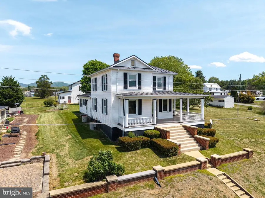 606 S First St, Shenandoah, VA 22849 - #3