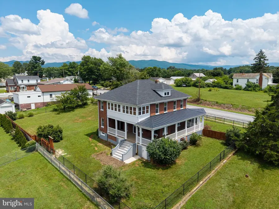 501 Pennsylvania Ave, Shenandoah, VA 22849 - #3