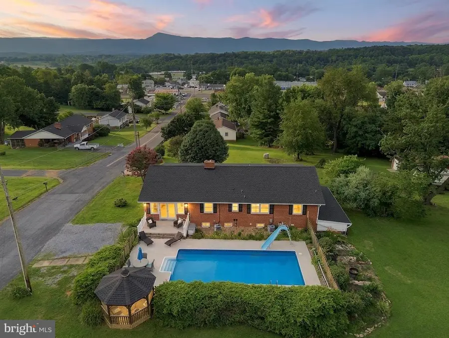 15 Painter St, Luray, VA 22835 - #2